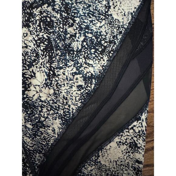 EUC Lululemon Never Still Crop *21" size 12 - Picture 7 of 10